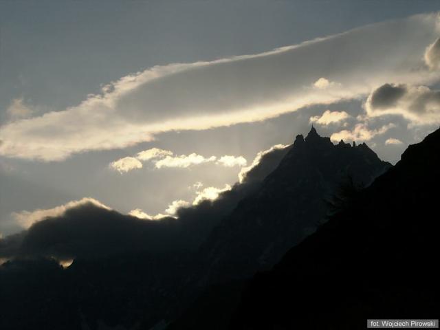 pierwsze spojrzenia  na Aiguille du Midi (3842 m n.p.m.)